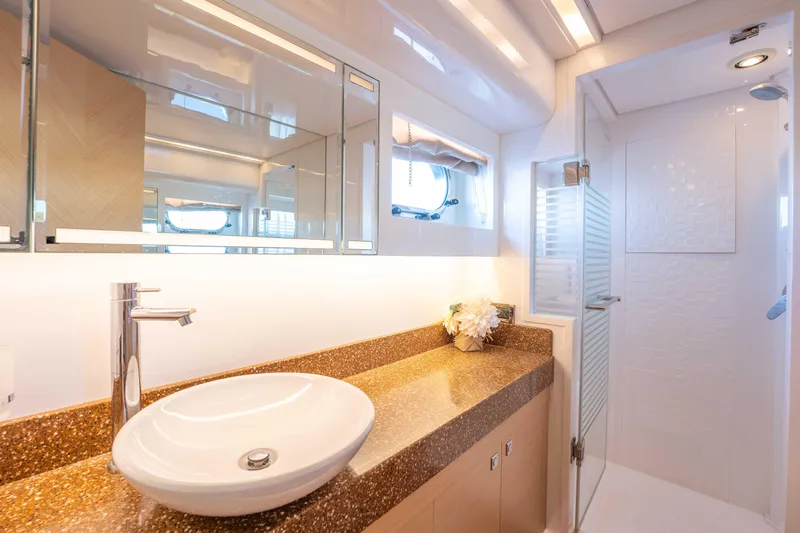 Sea Dreamz Yacht Photos Pics Luxurious bathroom in 2016 Horizon PC52 yacht with modern fixtures and elegant design.