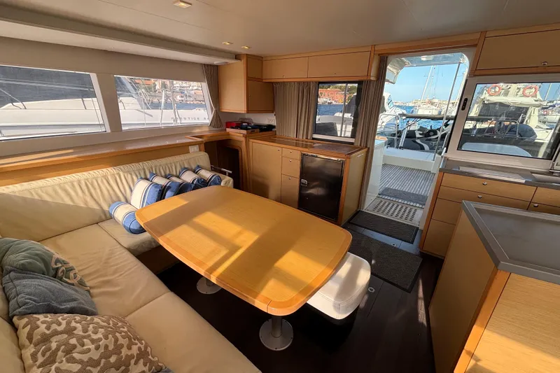 Honu Yacht Photos Pics Interior of 2016 Lagoon 450 F yacht with cozy seating and dining area.