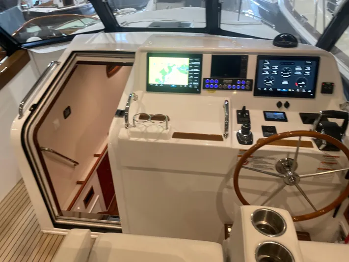 Artemis Yacht Photos Pics Helm of 2023 MJM 4 boat with navigation screens and wooden steering wheel.
