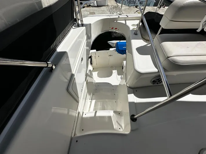  Yacht Photos Pics 2006 Silverton 43 Sport Bridge yacht interior with seating and steps.