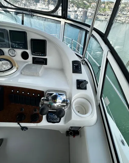  Yacht Photos Pics 2006 Silverton 43 Sport Bridge helm with controls and navigation displays.