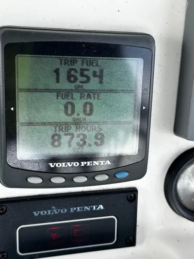  Yacht Photos Pics Volvo Penta display showing trip fuel, fuel rate, and trip hours on a 2006 Silverton 43 Sport Bridge.