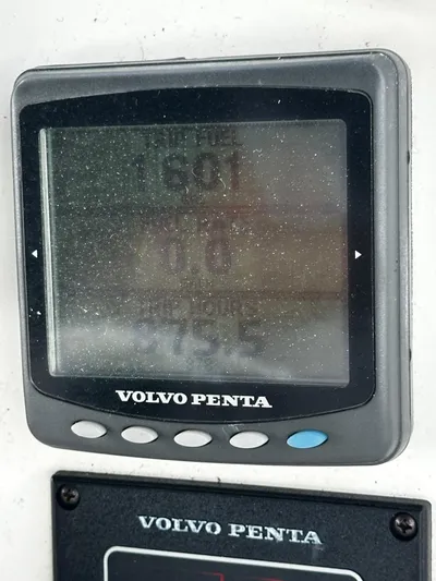  Yacht Photos Pics Volvo Penta display on 2006 Silverton 43 Sport Bridge boat dashboard.