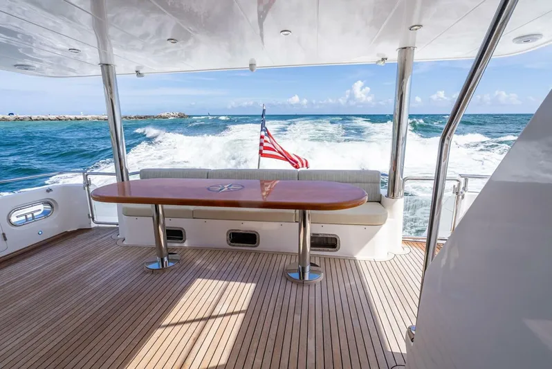 Sunny Seajay Yacht Photos Pics Luxury yacht Hampton 658l Endurance 2022, featuring a spacious deck with ocean view.