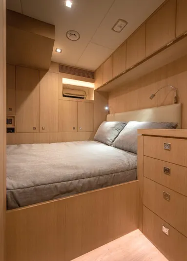 Genesis Yacht Photos Pics 