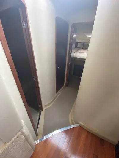  Yacht Photos Pics Interior hallway of 2006 Sea Ray 44 Sedan Bridge yacht.