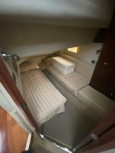  Yacht Photos Pics Interior of 2006 Sea Ray 44 Sedan Bridge with twin beds.
