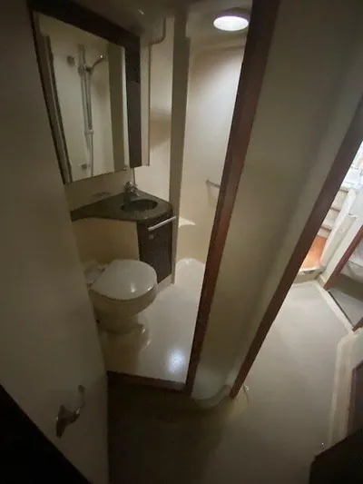  Yacht Photos Pics Bathroom in 2006 Sea Ray 44 Sedan Bridge yacht.