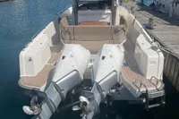 Nimbus T11 2021 boat docked, featuring dual outboard motors, in a sunny marina setting.