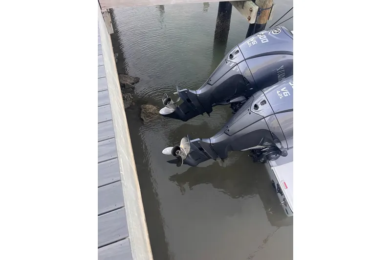  Yacht Photos Pics Twin Yamaha outboard motors on a 2021 Sea Hunt Gamefish 30 Coffin Box boat.