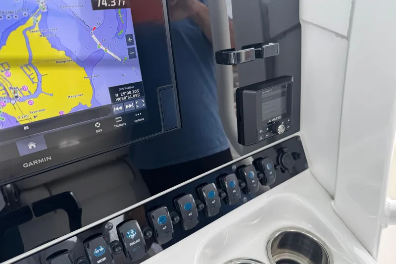  Yacht Photos Pics 2021 Sea Hunt Gamefish 30 dashboard with Garmin GPS and JL Audio system.