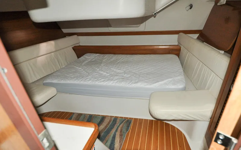 Legacy Yacht Photos Pics 