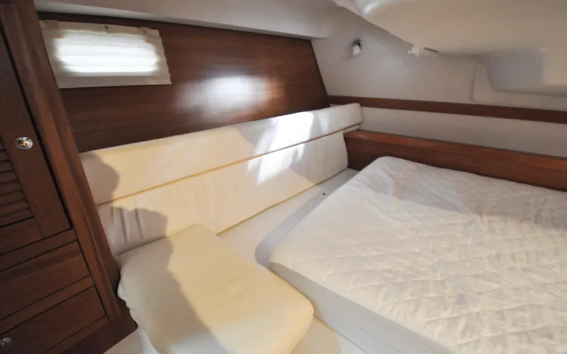 Legacy Yacht Photos Pics 