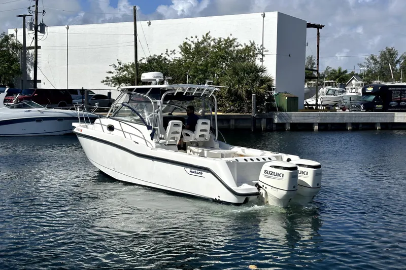  Yacht Photos Pics 2006 Boston Whaler 285 Conquest boat with Suzuki engines on calm water.