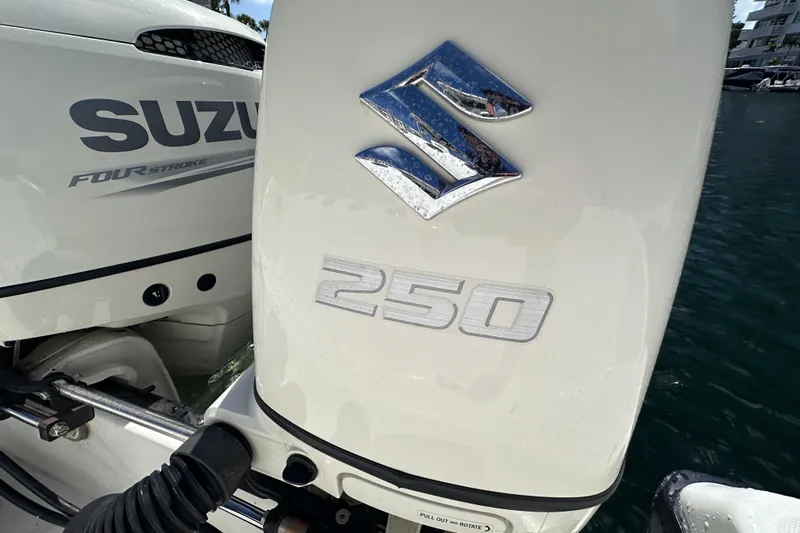  Yacht Photos Pics Suzuki 250 outboard engine on a 2006 Boston Whaler 285 Conquest boat.