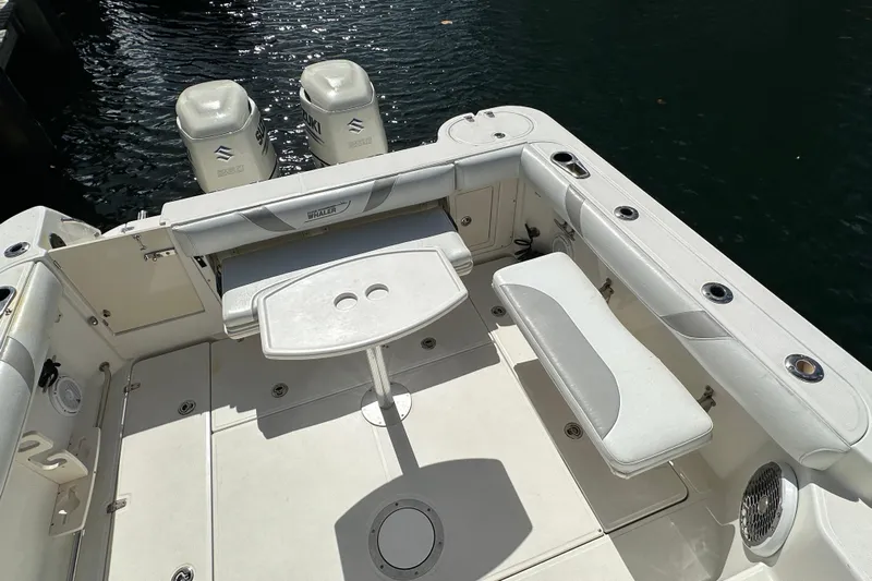  Yacht Photos Pics 2006 Boston Whaler 285 Conquest boat deck with seating and twin engines.