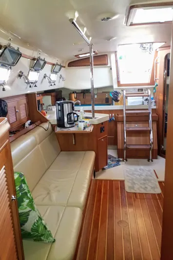Open Agenda Yacht Photos Pics Interior of 2006 Island Packet 370 sailboat with cozy seating and wooden finishes.
