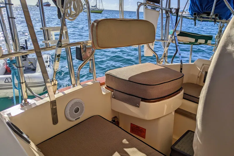 Open Agenda Yacht Photos Pics 2006 Island Packet 370 sailboat cockpit with cushioned seating, overlooking the ocean.