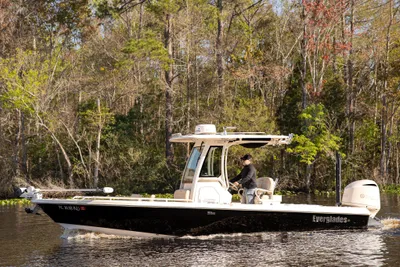 Everglades 253 Center Console