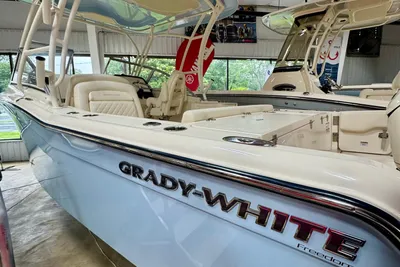 Grady-White Freedom 235
