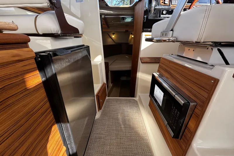  Yacht Photos Pics Interior of Ranger Tugs R-27 yacht, model year 2026.