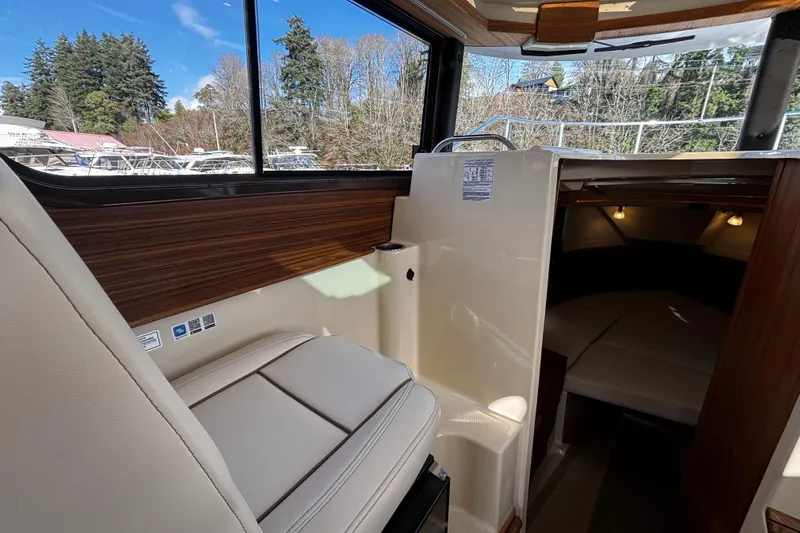  Yacht Photos Pics Interior of Ranger Tugs R-27 boat, model year 2026.