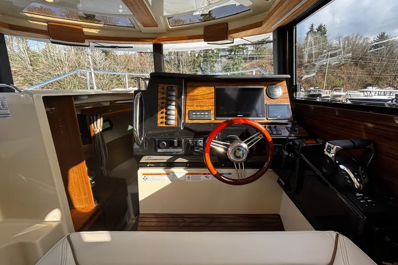  Yacht Photos Pics Interior of Ranger Tugs R-27 boat, model year 2026.