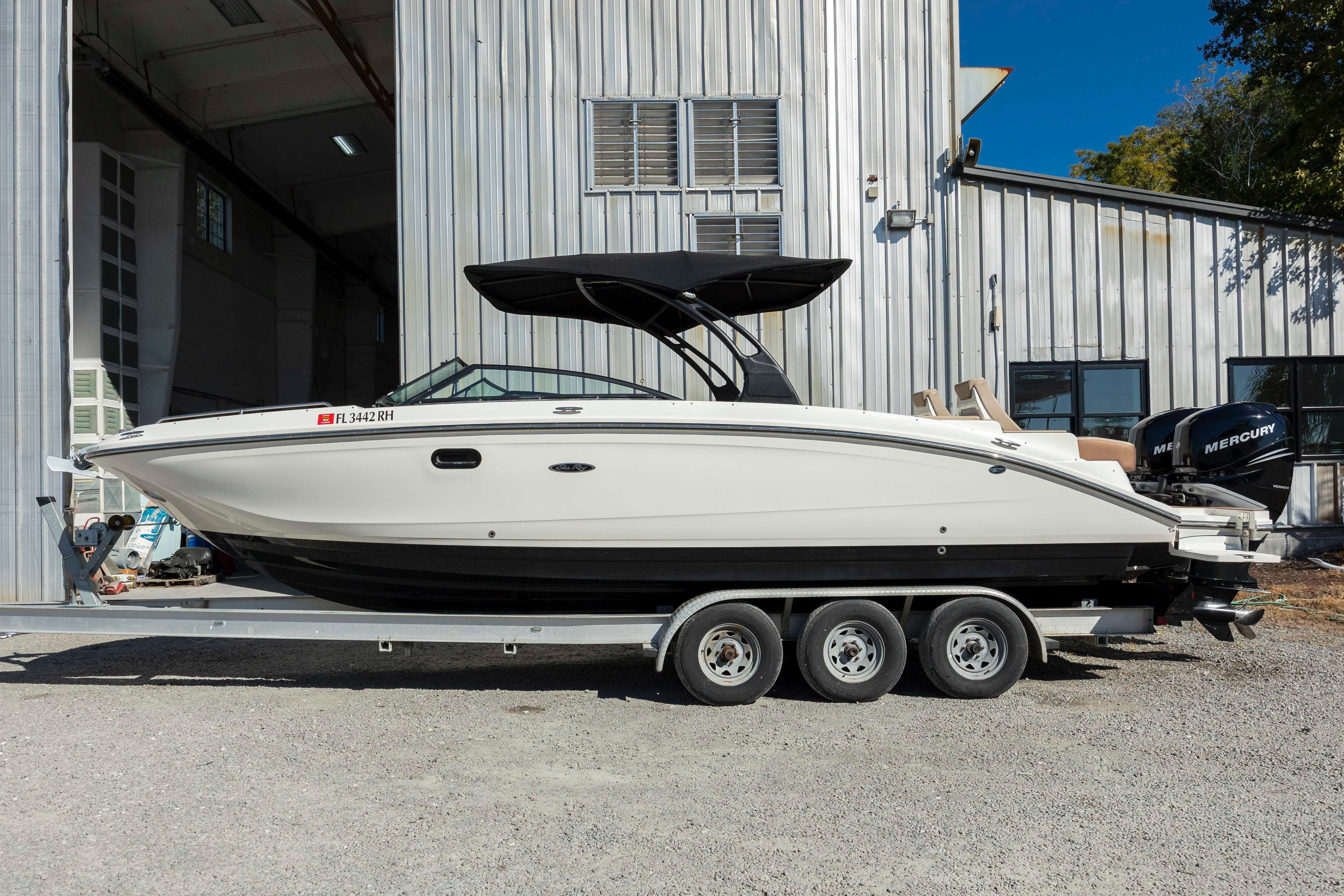 2017 Sea Ray SDX 290 Outboard Deck for sale - YachtWorld