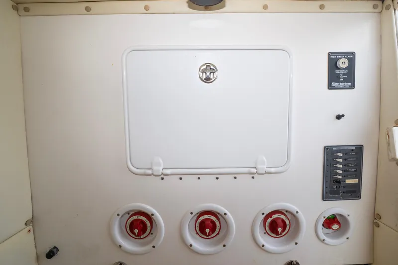 Hoo Hunter Yacht Photos Pics Control panel of a 2012 SeaHunter 37 Tournament boat with switches and dials.