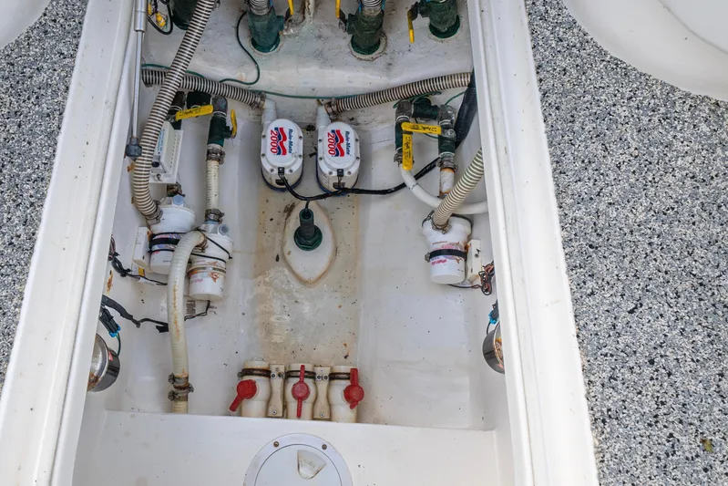 Hoo Hunter Yacht Photos Pics Bilge area of 2012 SeaHunter 37 Tournament boat with pumps and hoses.