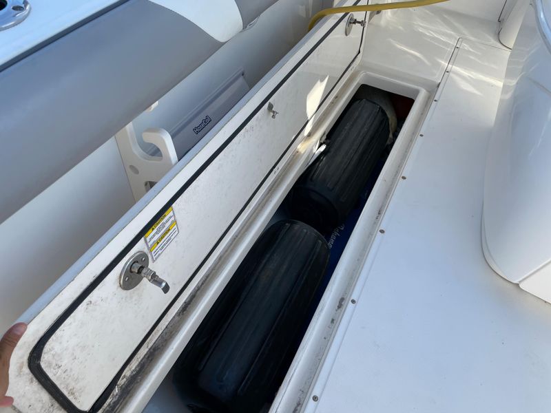 2007 Boston Whaler 320 Outrage Cuddy Cabin