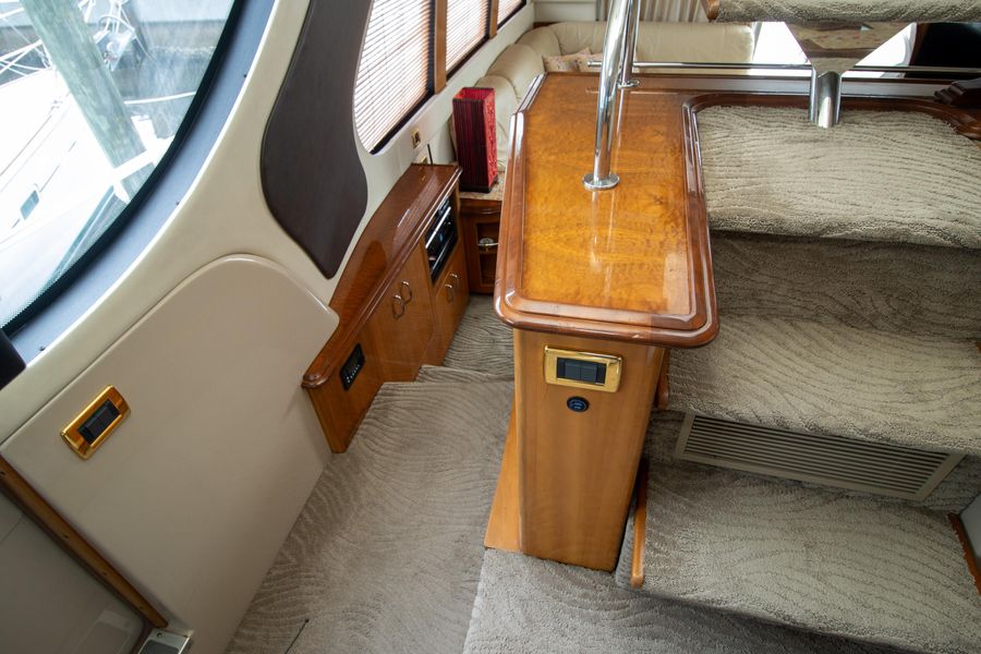 2005 Carver 53 Voyager