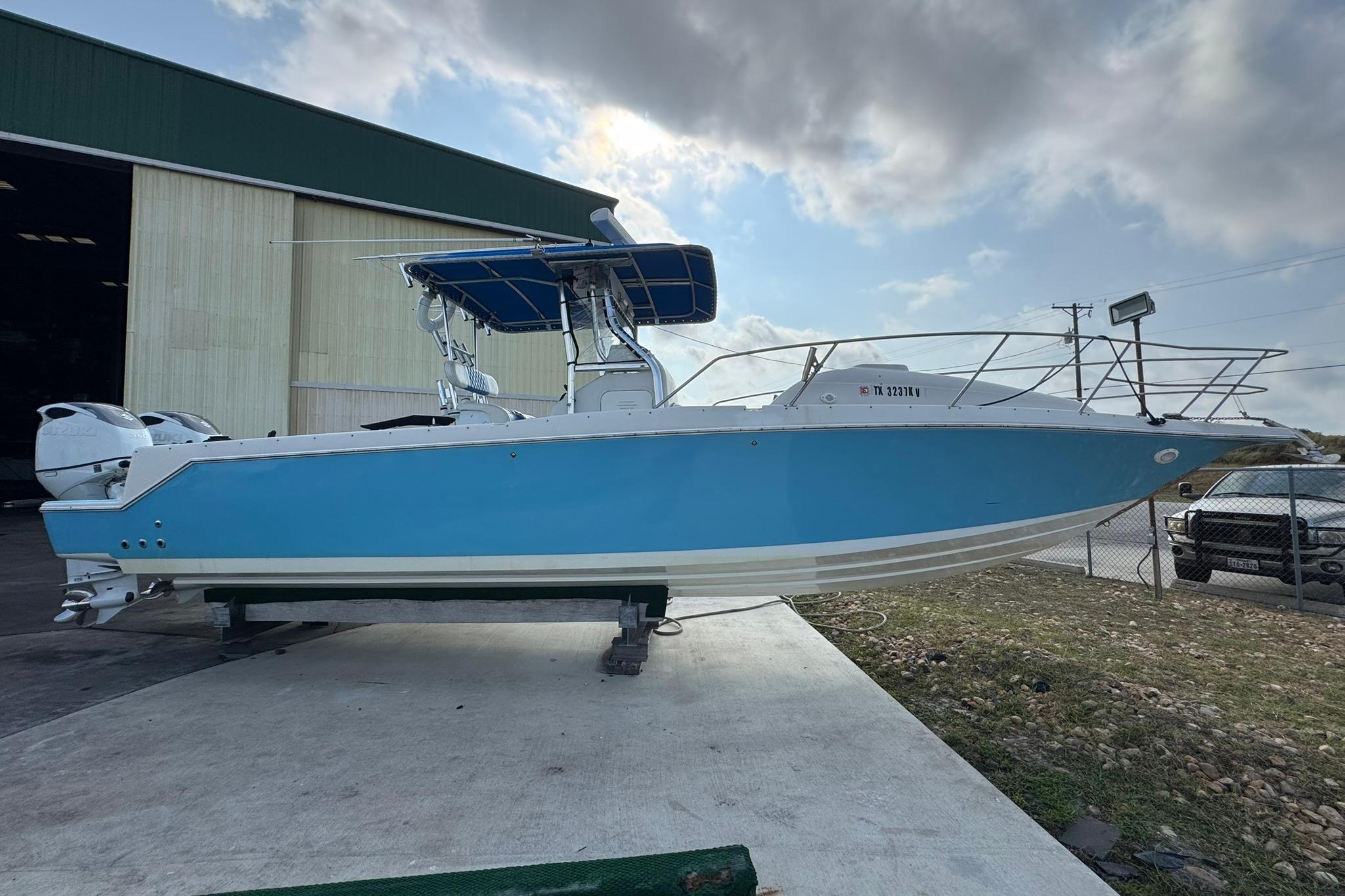 Pro-Line 3400 Bimini Cuddy