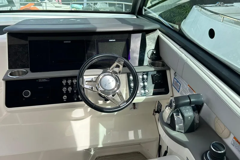  Yacht Photos Pics 2020 Sea Ray Sundancer 320 helm with steering wheel and control panel.