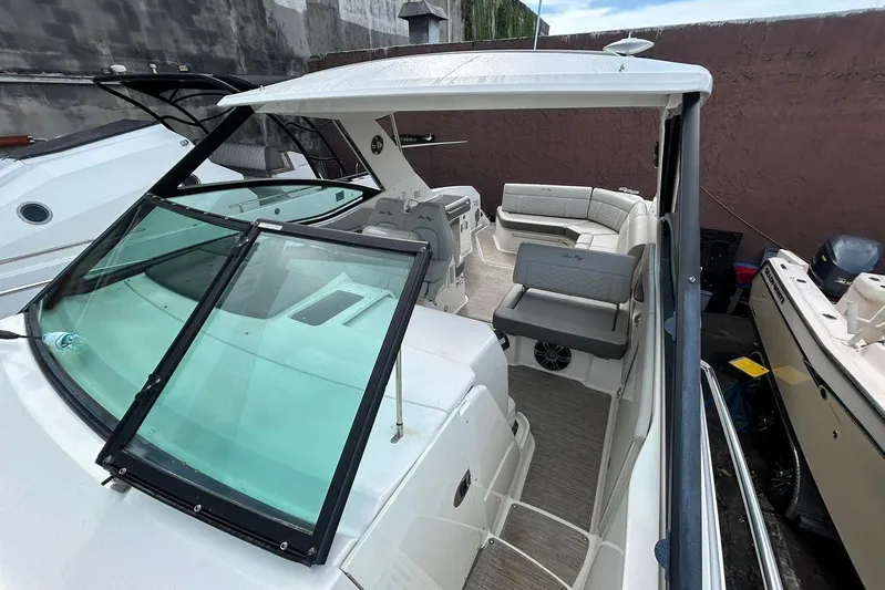  Yacht Photos Pics 2020 Sea Ray Sundancer 320 boat interior with seating and windshield view.