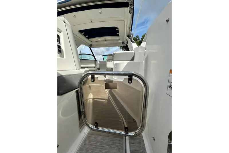  Yacht Photos Pics 2020 Sea Ray Sundancer 320 interior with open cabin door, showcasing sleek design.