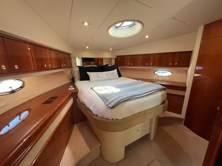 Parlay Yacht Photos Pics 2001 Neptunus 56 Flybridge- VIP Stateroom