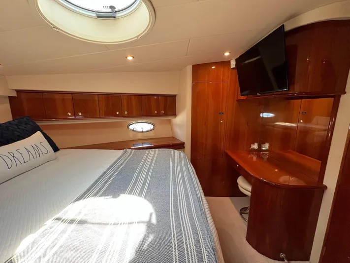 Parlay Yacht Photos Pics 2001 Neptunus 56 Flybridge- Guest Stateroom