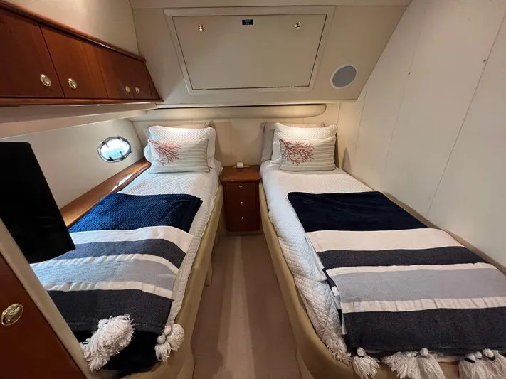 Parlay Yacht Photos Pics 2001 Neptunus 56 Flybridge- Guest Stateroom 2