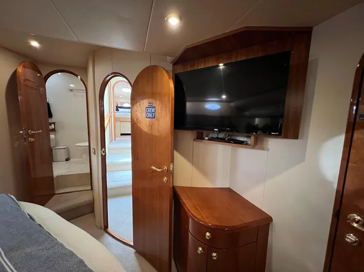 Parlay Yacht Photos Pics 2001 Neptunus 56 Flybridge- MSTR Stateroom
