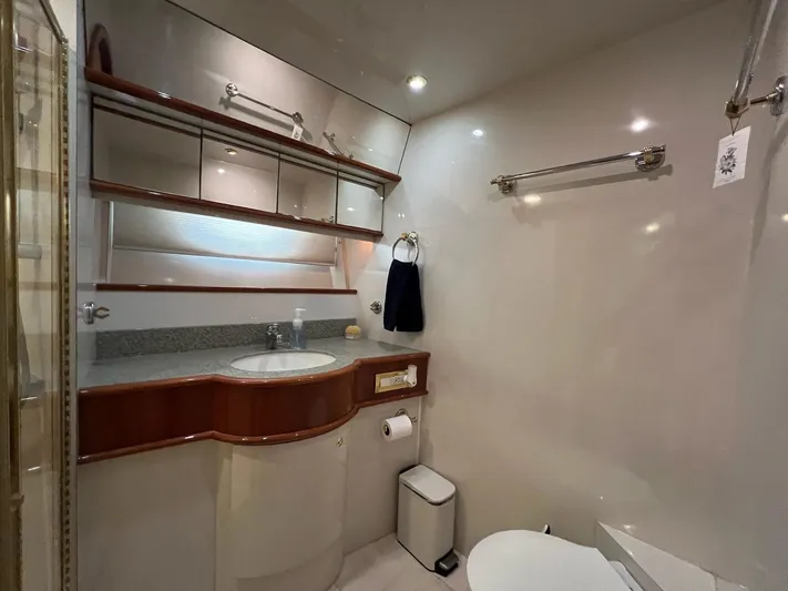 Parlay Yacht Photos Pics 2001 Neptunus 56 Flybridge- MSTR Head