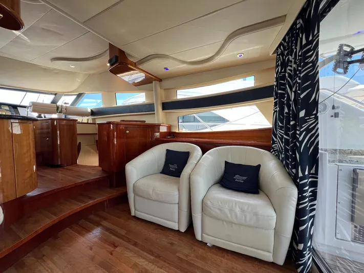 Parlay Yacht Photos Pics 2001 Neptunus 56 Flybridge- Salon