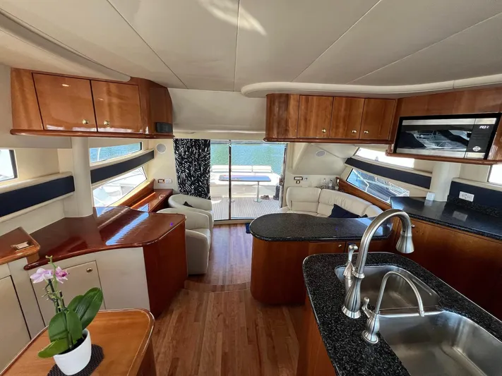 Parlay Yacht Photos Pics 2001 Neptunus 56 Flybridge- Salon
