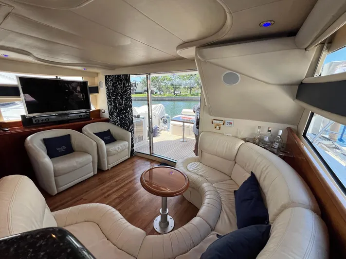 Parlay Yacht Photos Pics 2001 Neptunus 56 Flybridge- Salon