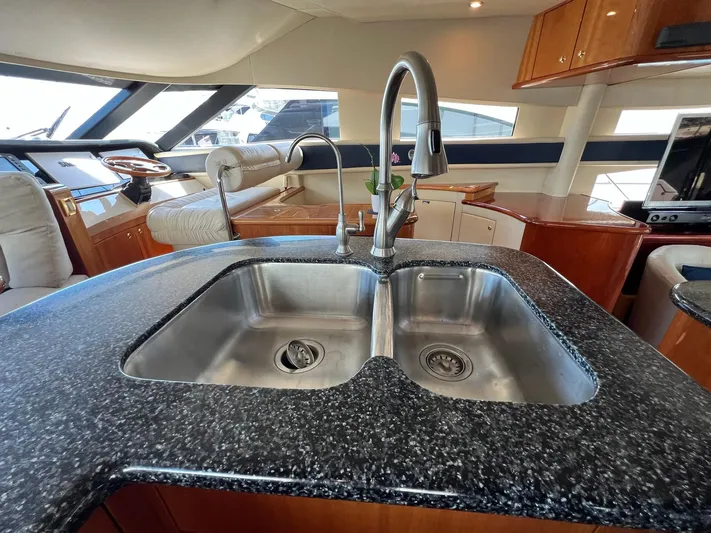Parlay Yacht Photos Pics 2001 Neptunus 56 Flybridge- Galley