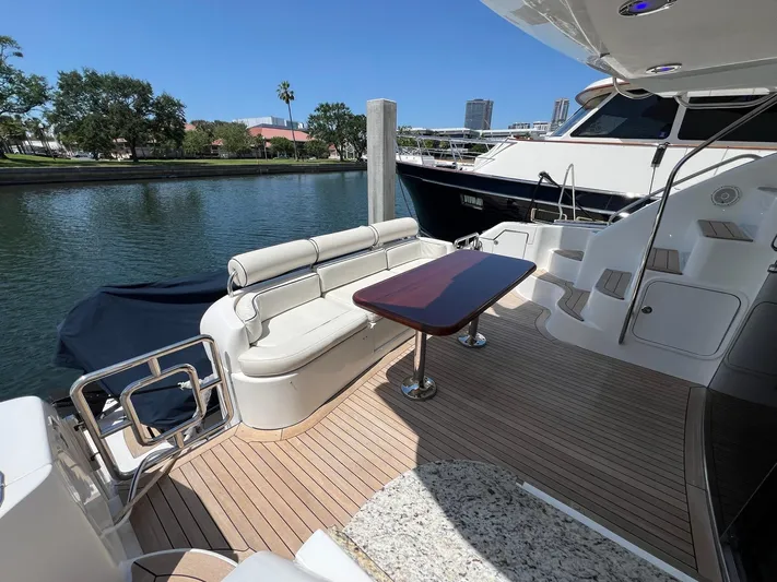 Parlay Yacht Photos Pics 2001 Neptunus 56 Flybridge- Cockpit