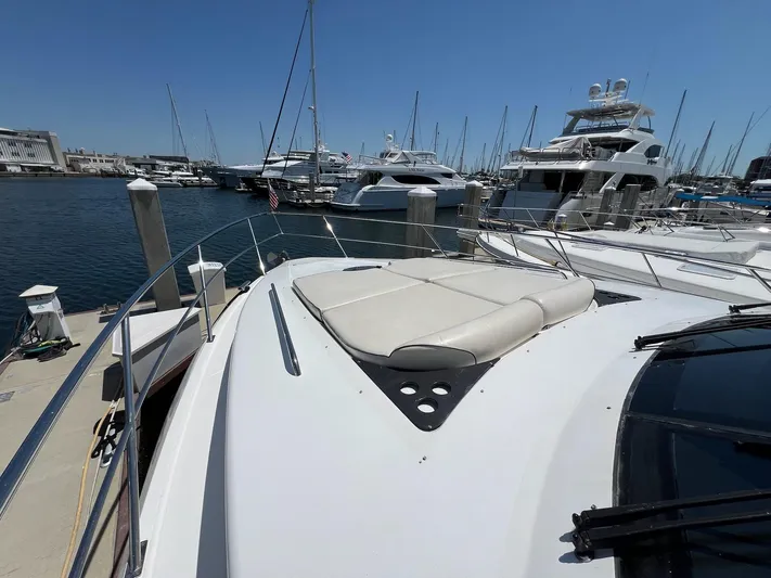 Parlay Yacht Photos Pics 2001 Neptunus 56 Flybridge- Bow