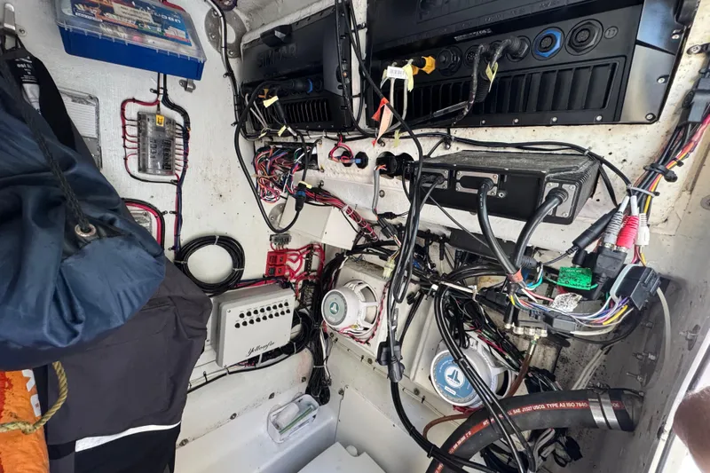  Yacht Photos Pics 2007 Yellowfin 34 Offshore boat wiring and electronics setup.