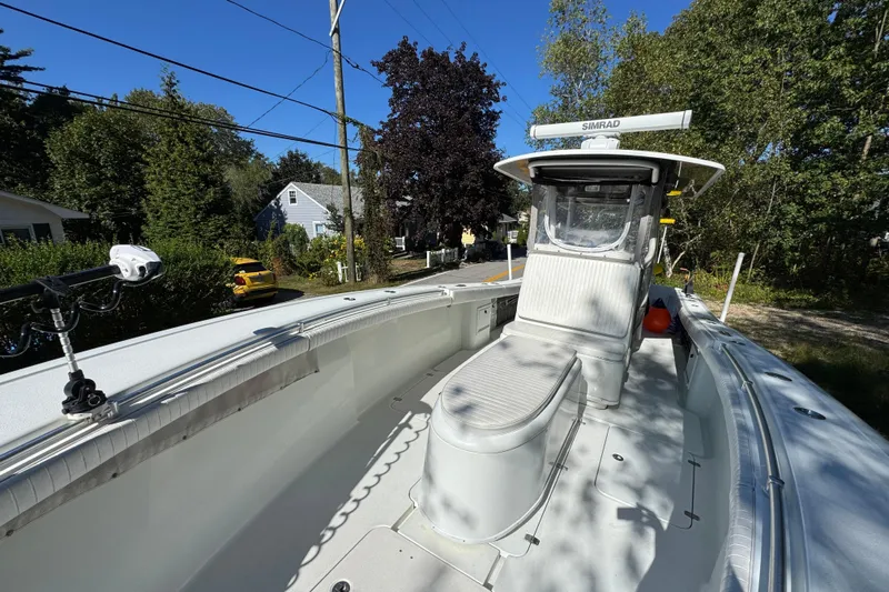  Yacht Photos Pics 2007 Yellowfin 34 Offshore boat with spacious deck and modern equipment.