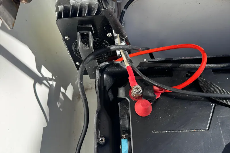  Yacht Photos Pics 2007 Yellowfin 34 Offshore boat battery connections with red and black cables.